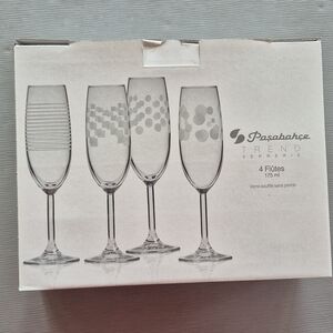 Champagne Flutes Pasabahce Trend 4 5.75 oz Lead Free blown Glasses etched